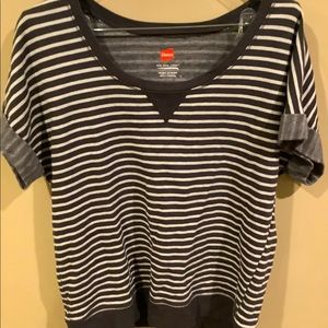 Hanes top